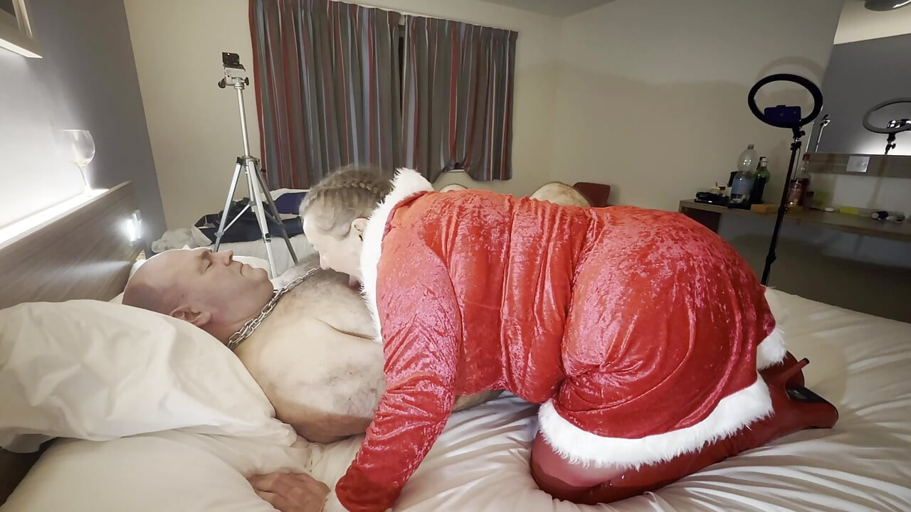 Mrs kinksmas booBoo ko krisamas ki achchhi chudaee deti hai!