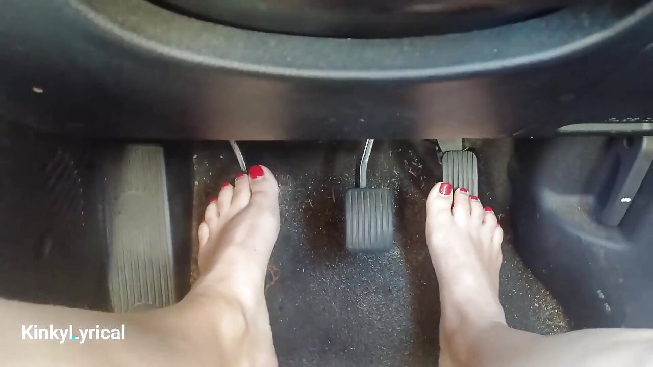 Vídeo de compilação de condução descalça