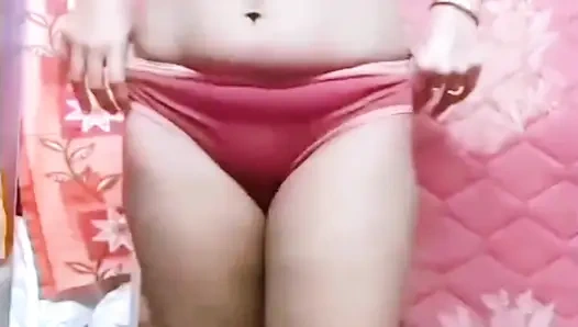 Renu si istri tamil india lagi asik ngentot memeknya sambil bugil sambil bugil!