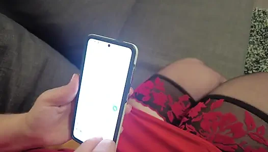 Komşular azgın orta yaşlı seksi kadın kocasıyla yatakta sikişiyor