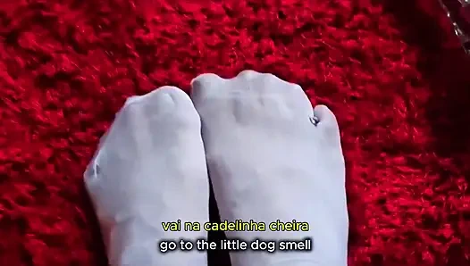 Zalim dev kadın zavallı küçük adamına amını koklamasını emrediyor