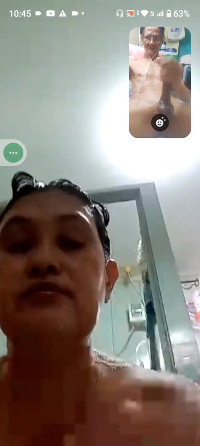 Morning video sex while taking a bath of my wife she loves it so much she orgasm | Clip 1