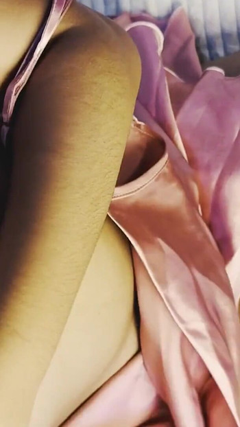 Isteri jalang Sri Lanka dengan lembu jantannya merakam semasa dia memancut | Klip 1