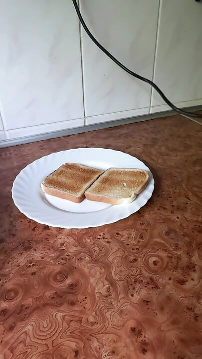 रसदार आदमी के दूध के साथ सुबह का नाश्ता