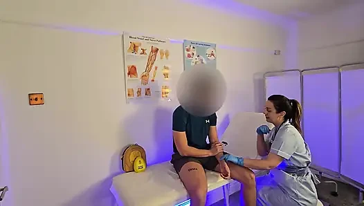 Suster inggris asli nyepong kontolku di klinik!