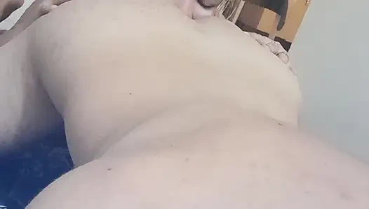 Ест задницу мужа