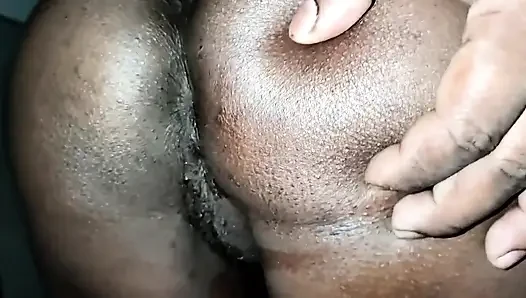 Desi junges mädchen hart gefickt mit großem holzdildo und laut stöhnen