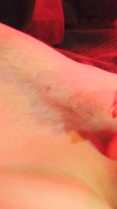 Głaszcze i krawędzie, aż spuszczę się | Klip 1