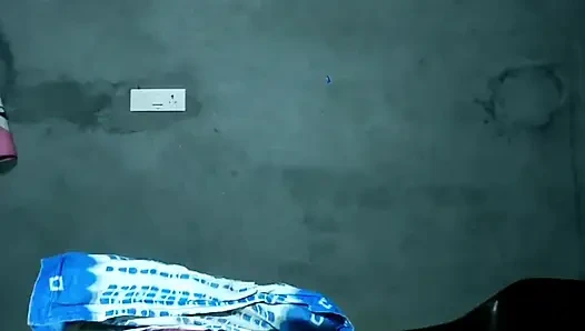 Рано утром моя жена кладет огурец в ее киску и задницу