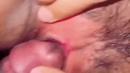 Hintli horney aşıklar gerçek yakın çekim seks yapıyor