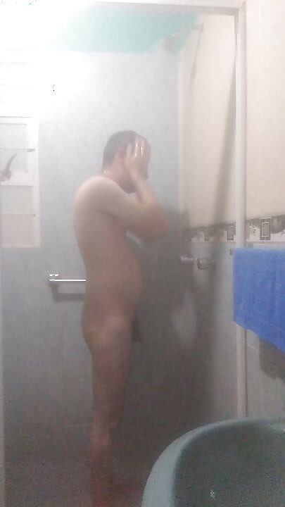 샤워하는 남자