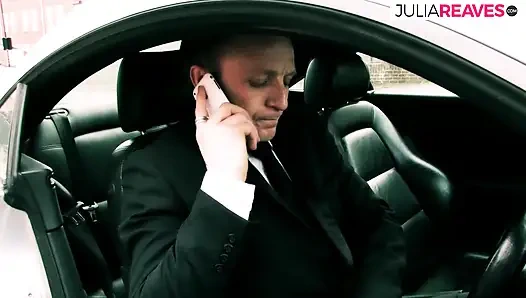 Cewek cantik menelan air mani besar setelah mengisap dan menunggangi kontol monster