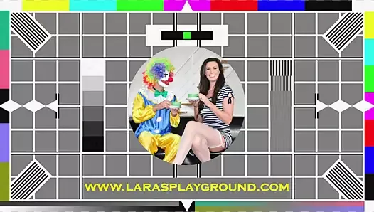 Le respect de Clitorissa pour Lara Latex dans une action porno
