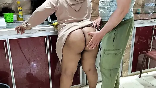 Memek Besra Sharmota Si Cewek Mesir Dientot Habis-habisan Sama Kontol Besar Arab
