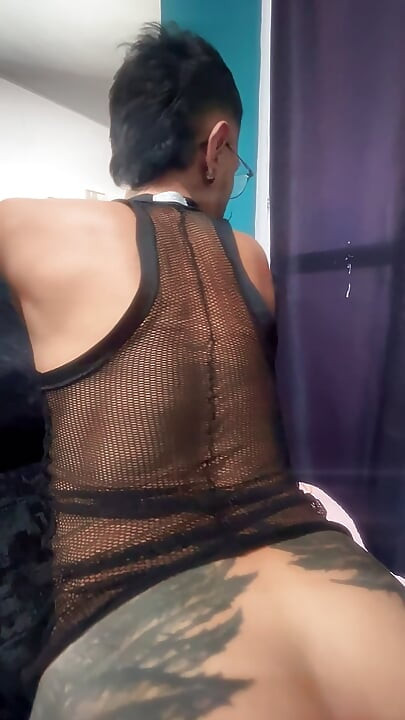 35 cm brunette masturbates in the living room and his fantasy comes true: he destroys a tight ass until it fills it with milk