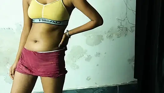 Sari sıkı amcıklı desi yenge Hintçe ses kaydında devar tarafından sert sikiliyor