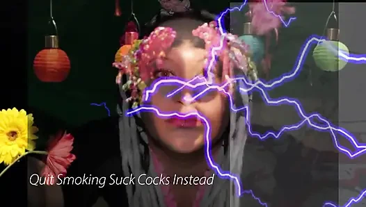 Sigarayı bırak onun yerine yarak emiyor