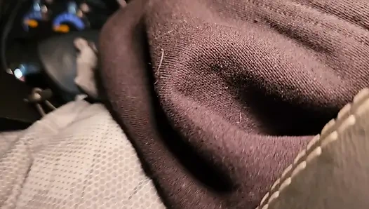 Мы пошли за покупками с парой друзей в машине, и мы вчетвером в конце концов занимаются сексом в машине.