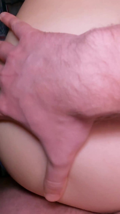 一個穿緊身褲的大屁股女孩與鄰居做愛！ |片段 1