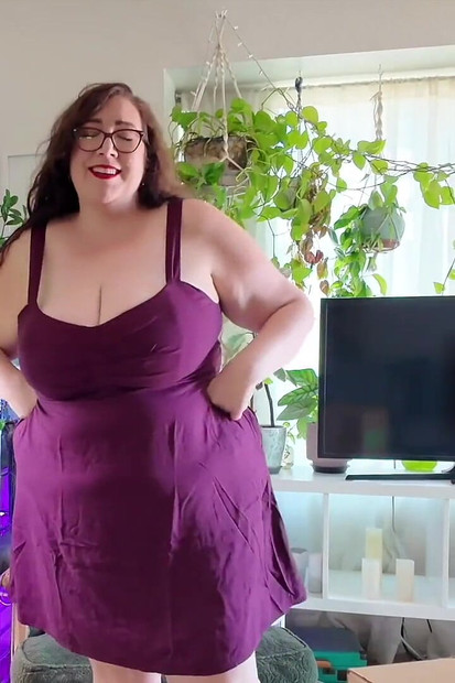 Naughty MILF Next Door Rewards Helpful Neighbor