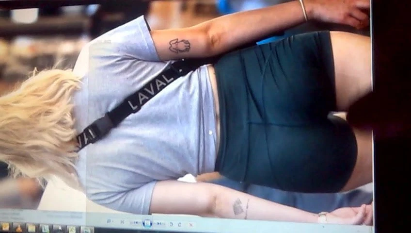 Éjaculation sur le cul de Sophie Turner 4