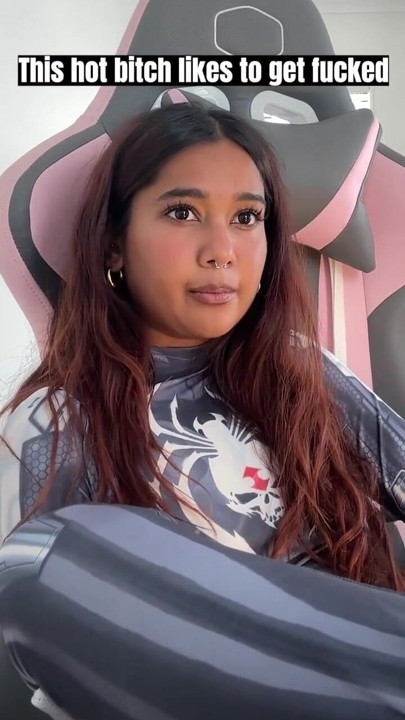 Küçük desi kız mia z mastürbasyon yapıyor ve hentai'ye tepki veriyor | Klip 2