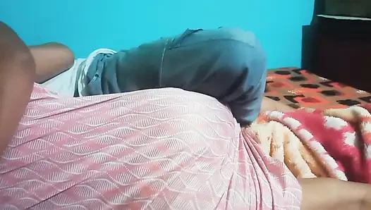 Kakak ipar India lagi mesra-mesraan sama pacarnya