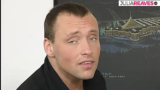 Wildes und freches mädchen fickt dildo-verkäufer