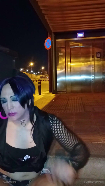 Taniax take off her mini shorts and cum on the street | Clip 2