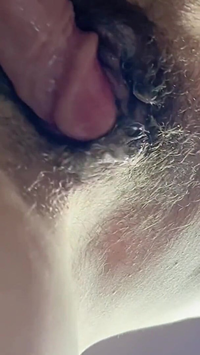 18χρονη παρθένα πίσω. Ένας τεράστιος δονητής την τρίβει και την κάνει να χύσει!!! | Κλιπ 2