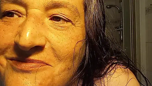 Armpit secrets after the bath... are you curious?