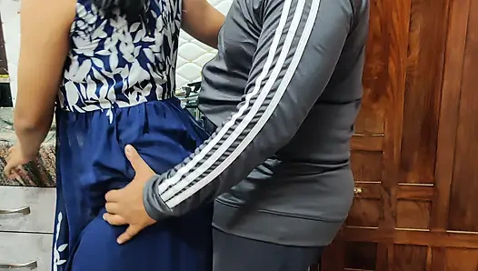 Неверную домохозяйку трахают на кухне