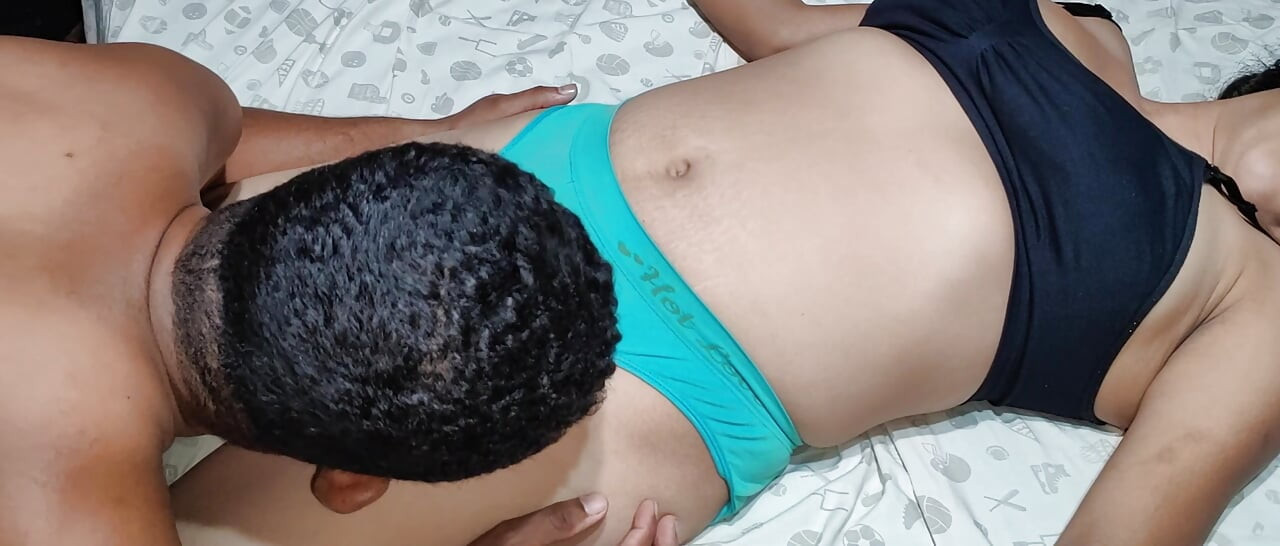 Papi quiere abrir mi coño virgen y derramar su semen adentro en india tamil