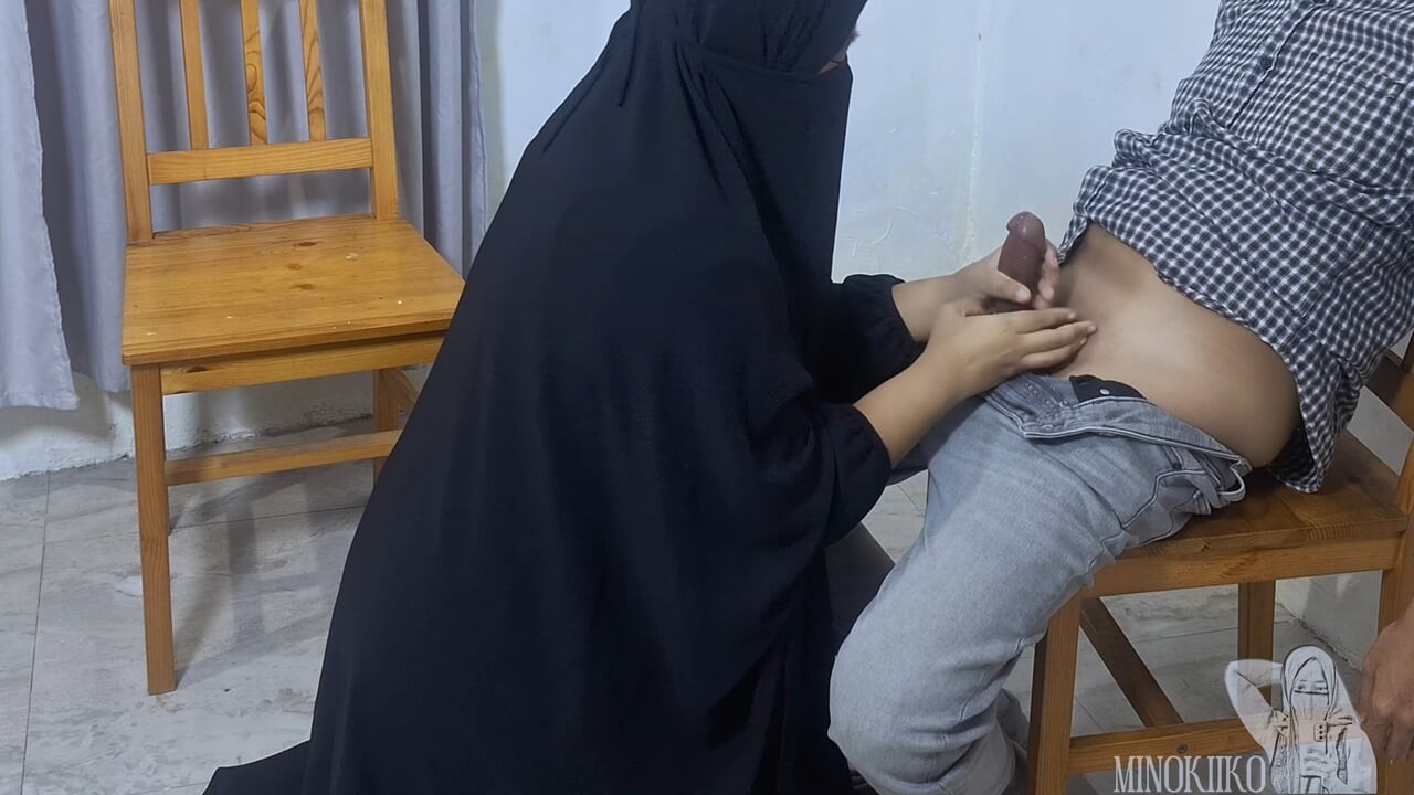 Hijab Girl with Niqab Drink a Fresh Cum from A Stranger in Waiting Room - Minokiiko