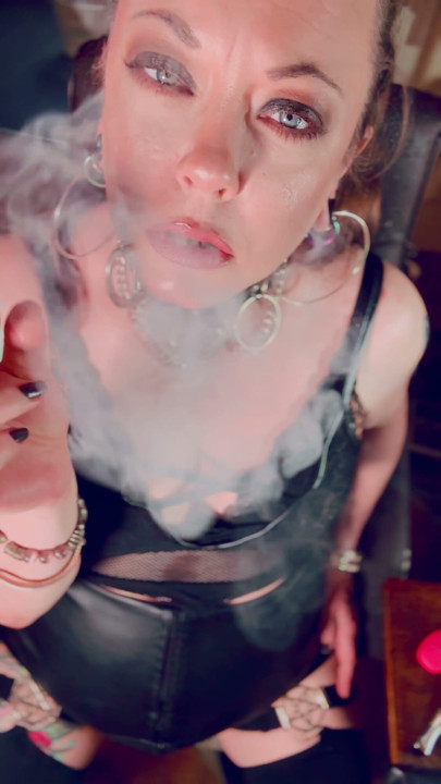 Who Loves Drifting Smoke & Snap Inhales? Cause This Goth Loves To Do Them For You! Smoking BBW | Clip 1