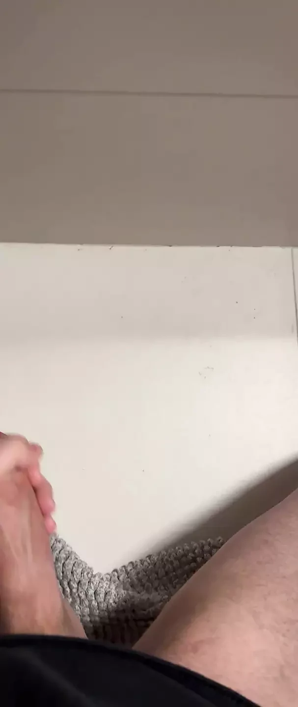 Amateur homemade handjob befor bed time