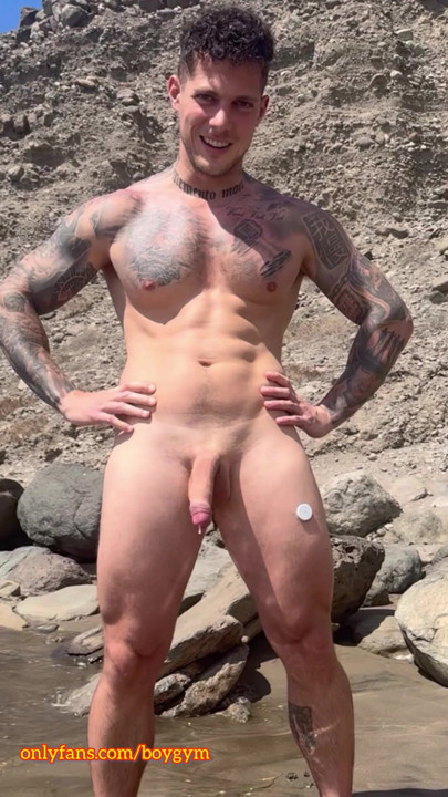 Großer SCHWANZ KOMMT, ÖFFENTLICH AM STRAND