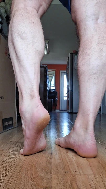 Jerk off to my strong calf's and curvy feet