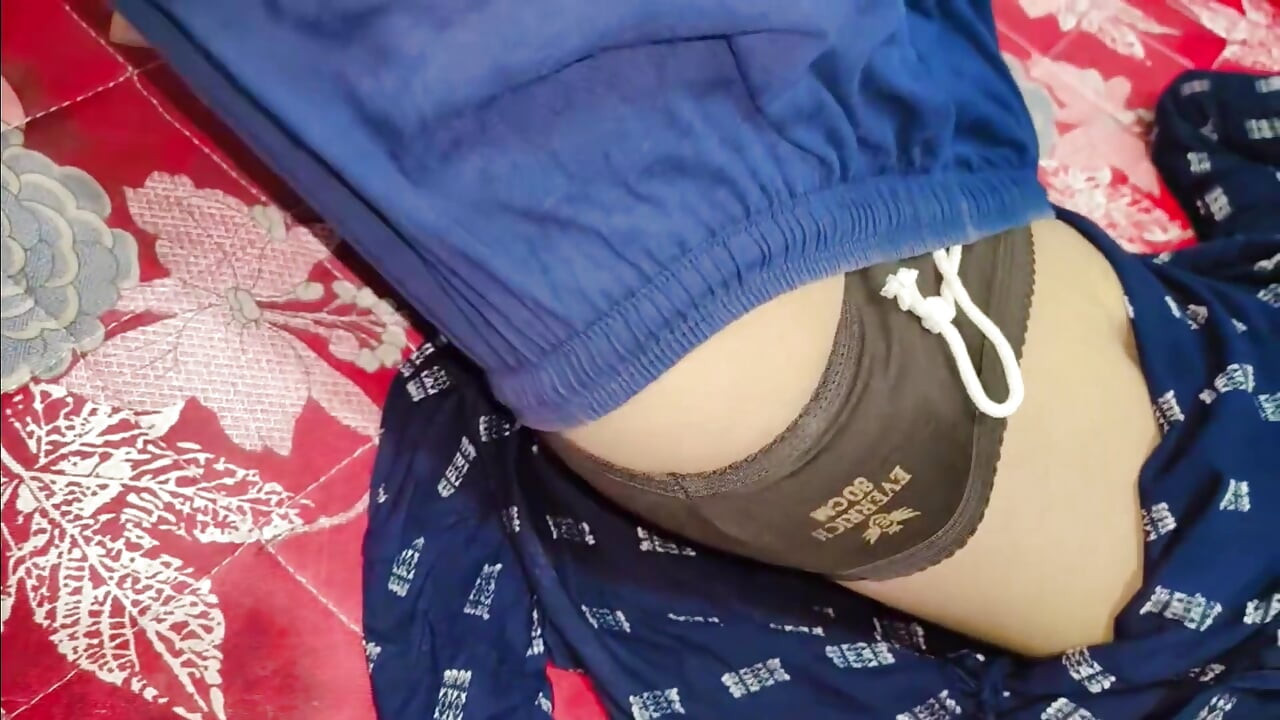 Desi beutiful girl tight pusssy homemade sex video