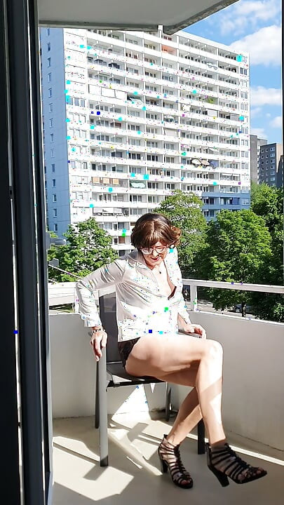 Daring in the hotel corridor and on the balcony
