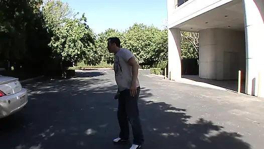 Ember mani muncrat basah yang indah dari milf mengharapkan terbuka lebar untuk tiang tusuk megah itu