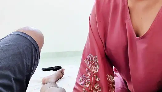 Hijabi stepmom share her sex desire with stepson in the bed Desi hot xxx