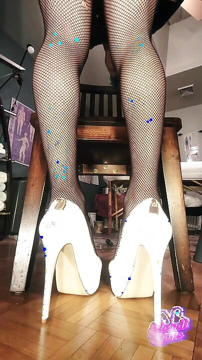 Kandi Kane, fétiche anal en talons de strip-teaseurs
