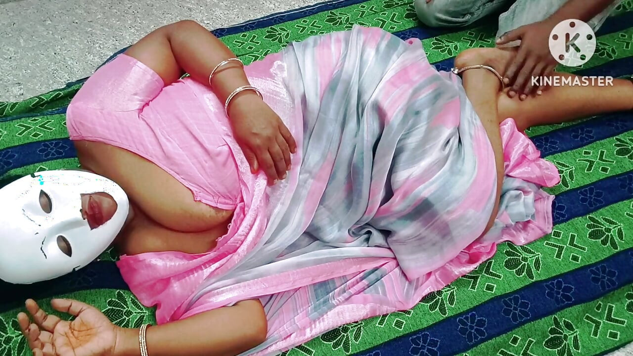 Üvey anne sert şehvetli seks için üvey oğlu tarafından baştan çıkarılıyor