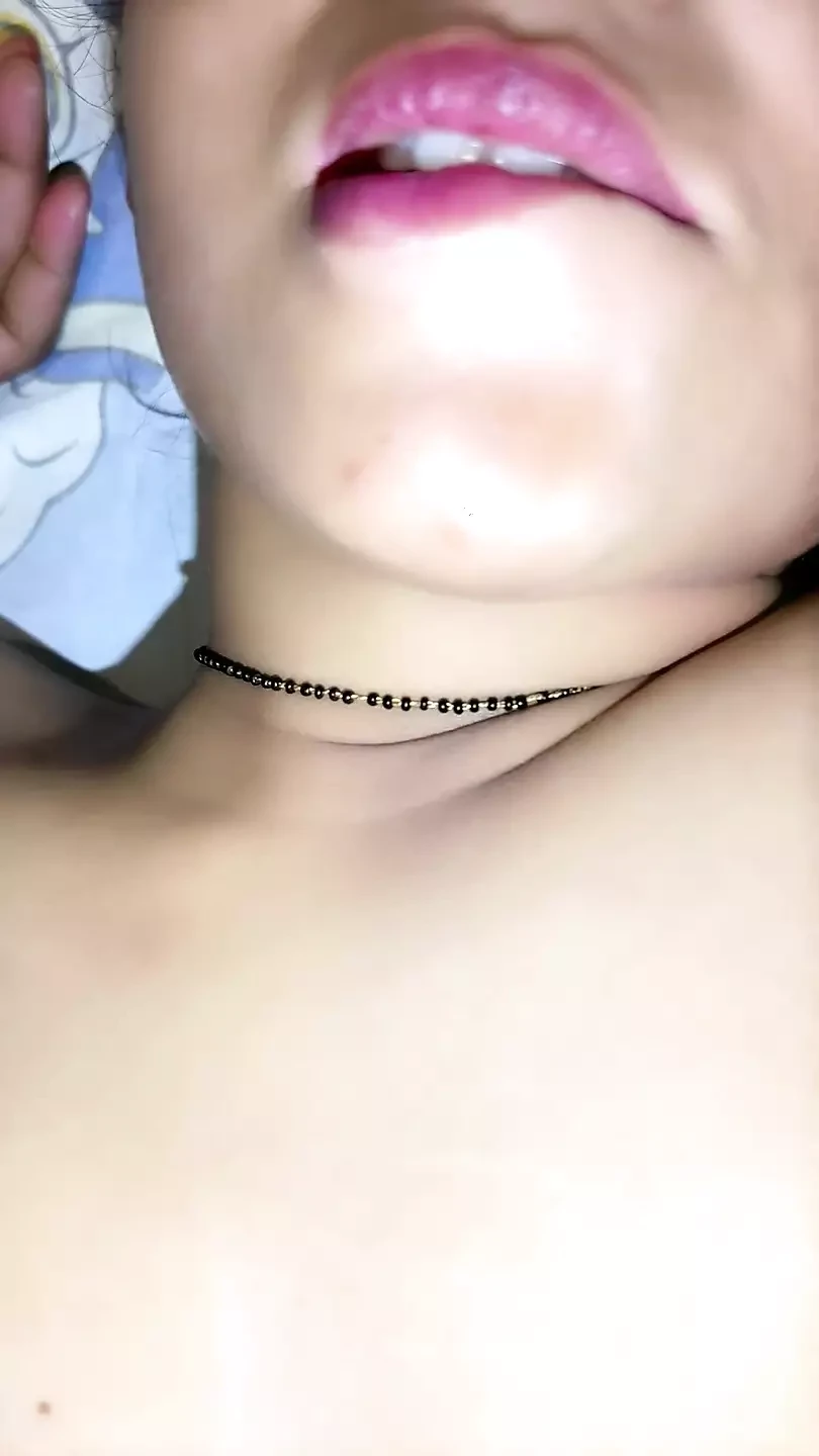 Bhabhi ki chut main pura lund dala ,bhabhi ki cheekh nikl gyi