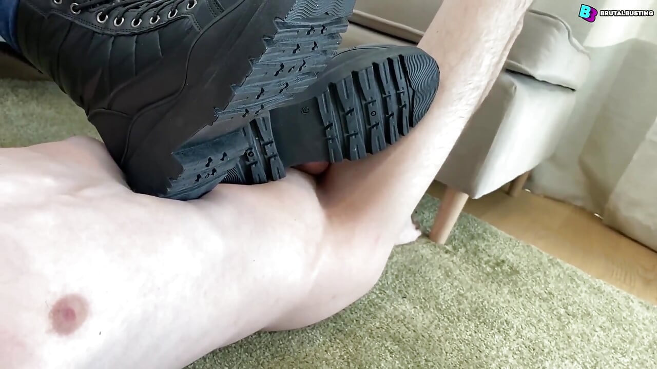 That Idiot Deserves It! Extreme Ballbusting - Dave Moon - Jennifer - Bbusting