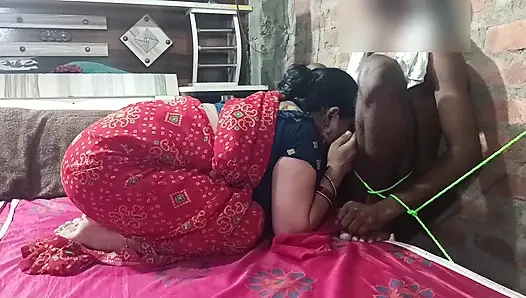 Baldız bağlı ve kendi kayınbiraderi ile sikişiyor ve odada ustalık yapıyor.