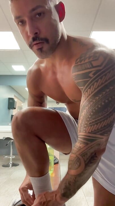 I Know That You Like to Watch Me Take a Shower After Workout Ortizjona / Jona Ortiz