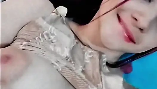 Dia 18 tahun, aku bertemu dengannya di universitas dan ini terjadi