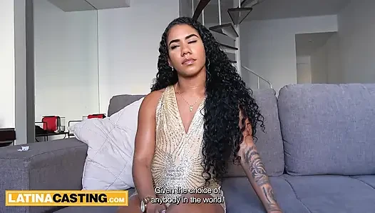 Diese LATINa mit dickem arsch träumte von miami... Sie hat es mit cowgirl verdient, das meinen großen weißen schwanz reitet - latina-casting